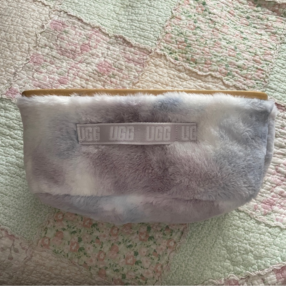 UGG Polar Lap Desk